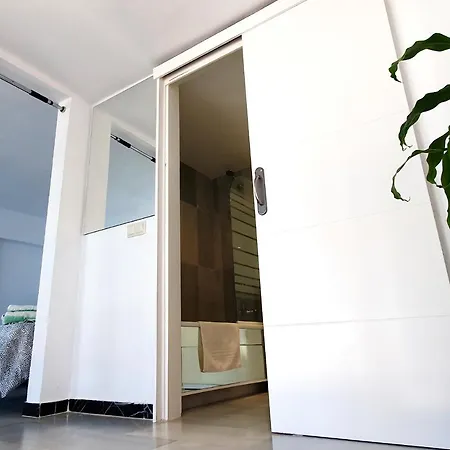 Skol 709 Duplex 1 Bedroom In Skol With Gibraltar And Sea Views *