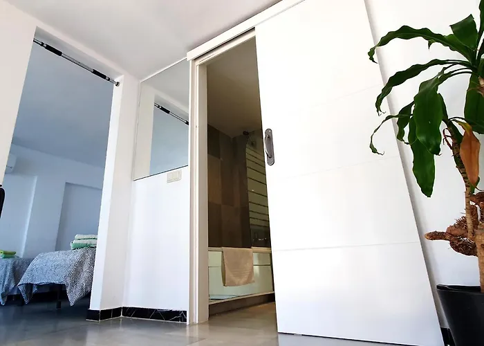 Skol 709 Duplex 1 Bedroom In Skol With Gibraltar And Sea Views *