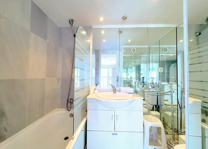 Skol 709 Duplex 1 Bedroom In Skol With Gibraltar And Sea Views *